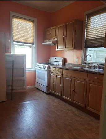 $1,850 / 1br - En el corazón de "Morris park", amplio 1.5 habitaciones, cerca de todo! (Wallace av (Morris park av))63661255822081121