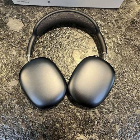 Airpods max Midnight - $300 (Gypsum)62961761443459122