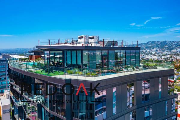 $2,377 / 344ft2 - Suite de lujo privada con piscina en la azotea, jacuzzi, gimnasio y más (Beverly Hills)63701204678659122