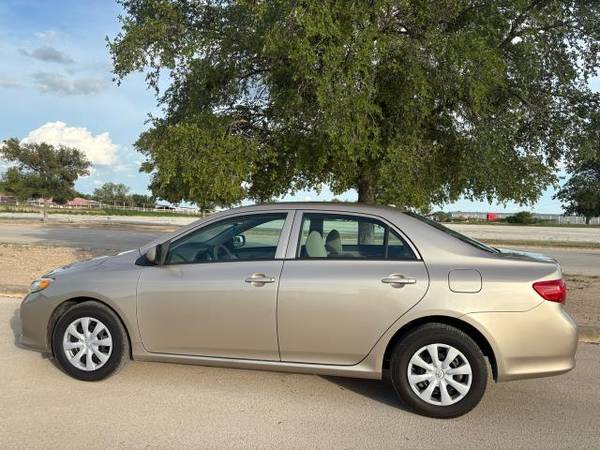 2010 Toyota Corolla LE SEDÁN - $12,500 (San Antonio, Texas)63470780134401122