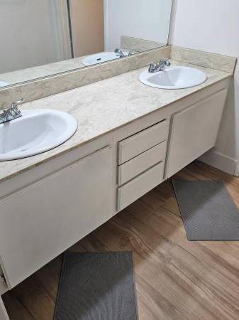 $990 / 1br - 144ft2 - Large B/R (Hardwood Floor) in a Spacious Townhouse (San Diego)63998604972802124