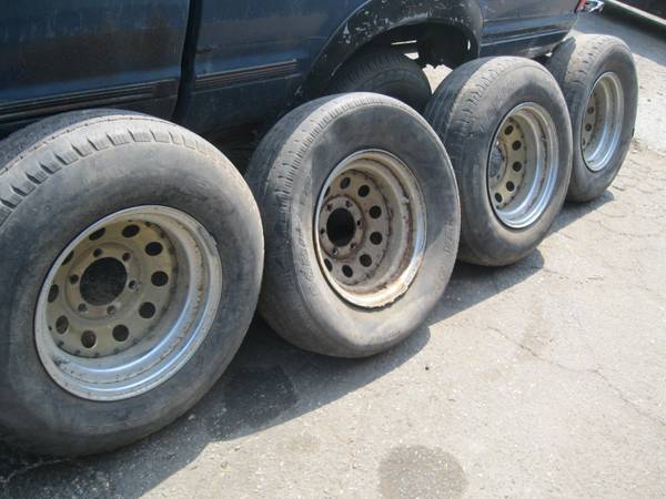 4 wheels 6 lug removed from Nissan 720 1