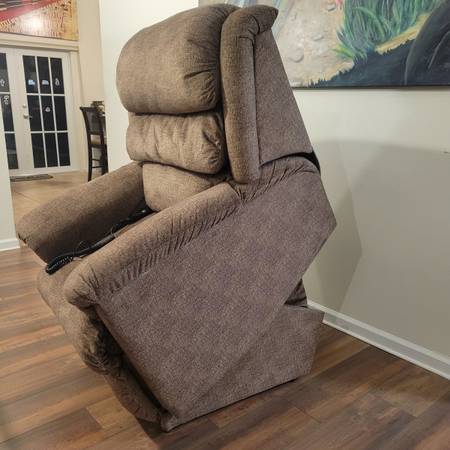 Lazyboy zero gravity power lift reclining chair 1