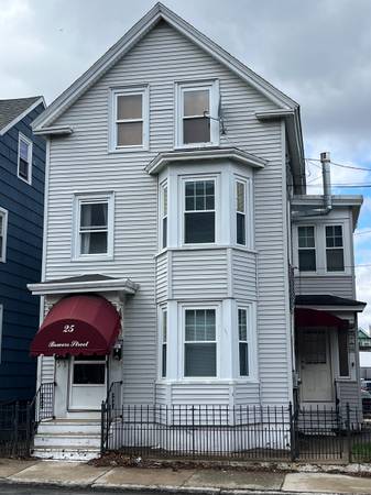 $2,400 / 3br - 25 Bowers St   - 3 Bedroom - (steps from  UML) (Lowell)63856336128131120