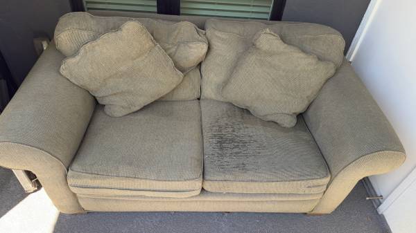Super Comfy Patio Couch (Free) 1