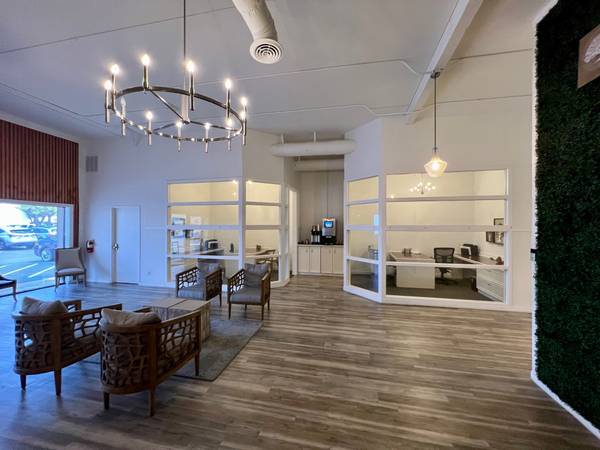 $8,683 / 3432ft2 - Classy Retail or Office Suite LA MESA! (La Mesa)64217142572034124