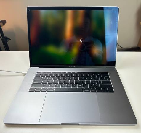 Apple MacBook Pro de 15 pulgadas 2018 - $400 (Sandy Springs)63469930781315120