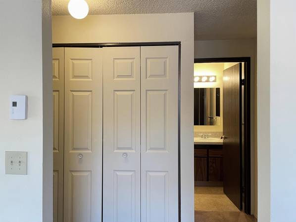 $1,300 / 2br - Cat Friendly, Single Level 1B in a Small Complex - Spacious Apts (Salem on Browning Ave)63660394606465122