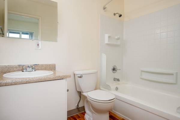 $1,450 / 2br - 980ft2 - 2 Bed, 1 Bath Ready Soon with 1 Month Free Rent! (Lents)63820883043329121
