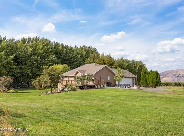 $815,000 / 5br - 3492ft2 - One-of-a-kind 3,492 +/- SF custom-built home. (Teiton)64319760265218121