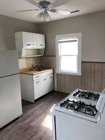$1,050 / 2br - 800ft2 - 1579 E. 32nd Street UP unit (Cleveland)63860364438147121