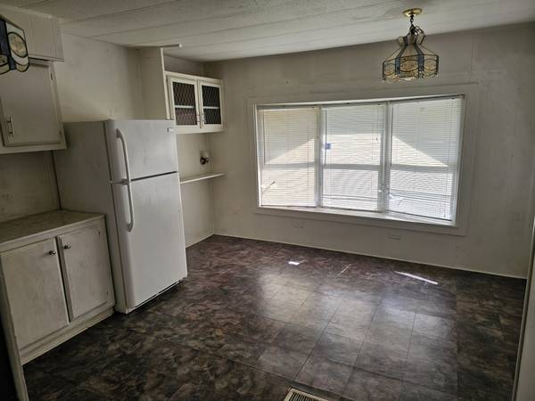$4,500 / 2br - Mobile Home for Sale at Lot 28 in the Modernaire Mobile Home Park (Lafayette)63680140311811122