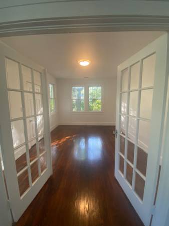 $1700.00 / 2br - 1100ft2 - Beautiful home with brightness and character!64016108364035120