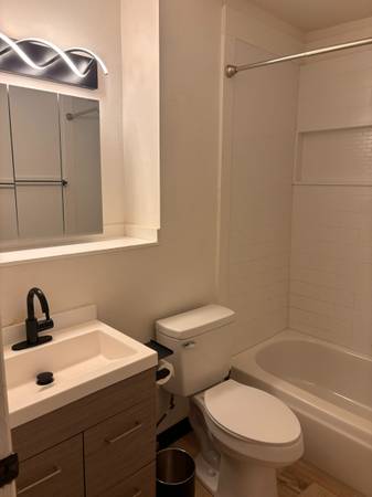 $1,300 / 1br - 900ft2 - Fully Furnished Executive Rental In Downtown Anchorage! (524 Eyak Dr. #4)64014174002434123