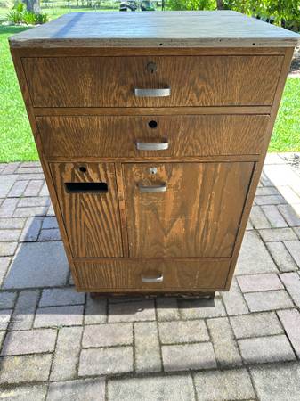 Cabinet 1