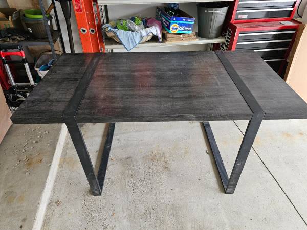 Wood deskw/ metal legs 1