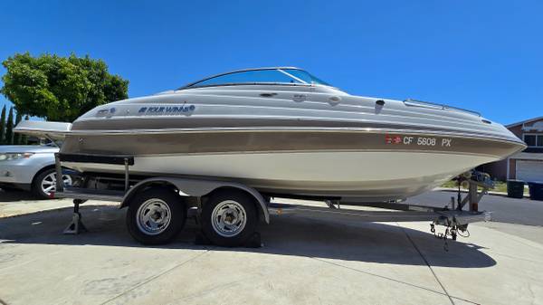 2004 Four Winns, Seats 13, Sun Pad, Bimini Top, Huge Swim Platform 1