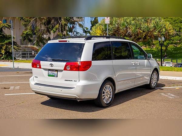 2009 Toyota Sienna XLE 7 Passenger 4dr Mini Van - $10995.0063624789860353123