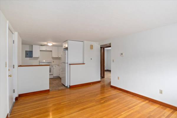 $330,000 / 2br - 570ft2 - Updated Condo For Sale - West Roxbury (Washington St/Dedham line)63863137686531124