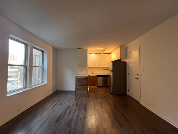 $1,425 Mordern Spacious Studio Near Public Transit and Lakefront (Uptown)63781351427971120