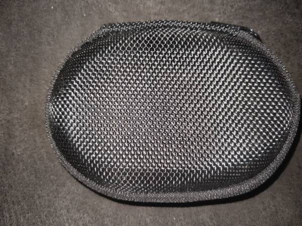 Ear buds and headphones carrying case New 1