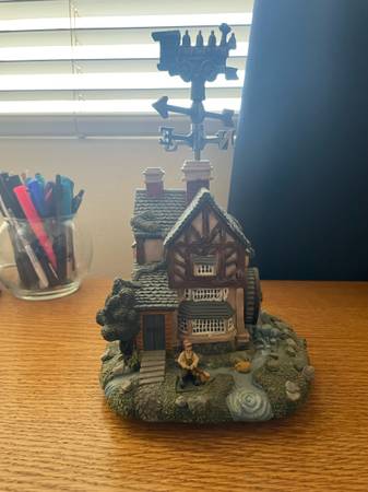 Musical mill figurine 1