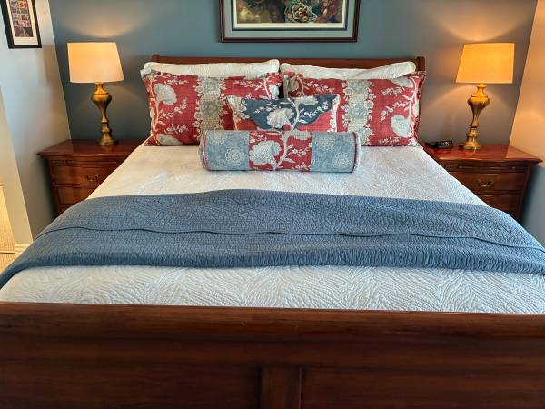 King sleigh bed 1
