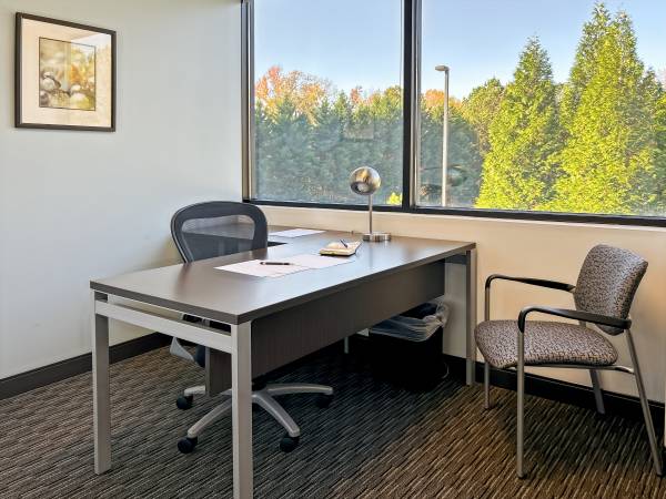 Let this beautiful window office motivate your work! ✨ 1