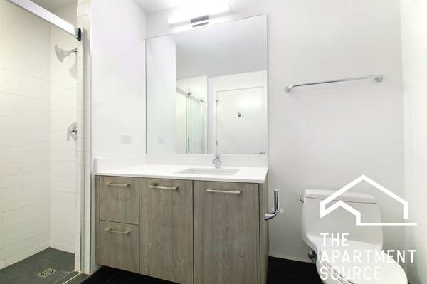 $2,625 / 1br - 658ft2 - Luxury Lakeview Apartment – Floor-to-Ceiling Windows, In-Unit W/D 🏡 (Lakeview)64041811003649124