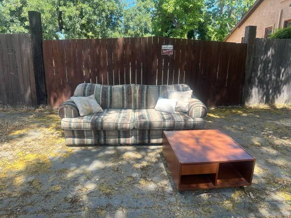FREE COUCH AND COFFEE TABLE 1