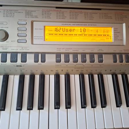 YAMAHA  Portable Keyboard with Piano-Style Keys - $180 (berkeley)63439510768641121