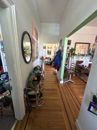 $1,060 / 3br - 100ft2 - Room available in sunny queer house (oakland west)63851965755905124