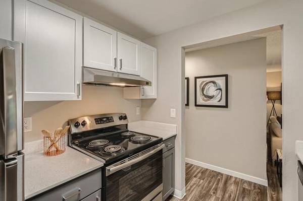 $1,899 / 2br - 878ft2 - Reduce Pricing! Move in Ready, W/D  Fireplace  Onsite Gym! (Federal Way)63929302590466122