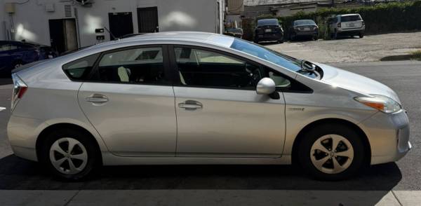 TOYOTA PRIUS SILVER 2014 🚘 CLEAN TITLE - $7,980 (Milpitas)63438934773763124
