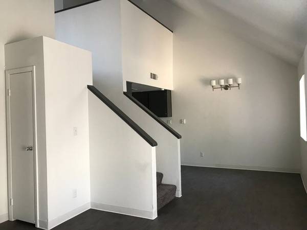 $1,200 / 2br - 940ft2 - Instalaciones de lavandería, refrigerador, 2 habitaciones (1760 N. Decatur Blvd., Las Vegas, NV)63859500590465123