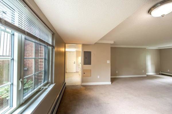 $1,380 / 2br - 810ft2 - Call for Details, Near Public Transit, Cats Welcome (Springfield)64017047076610122