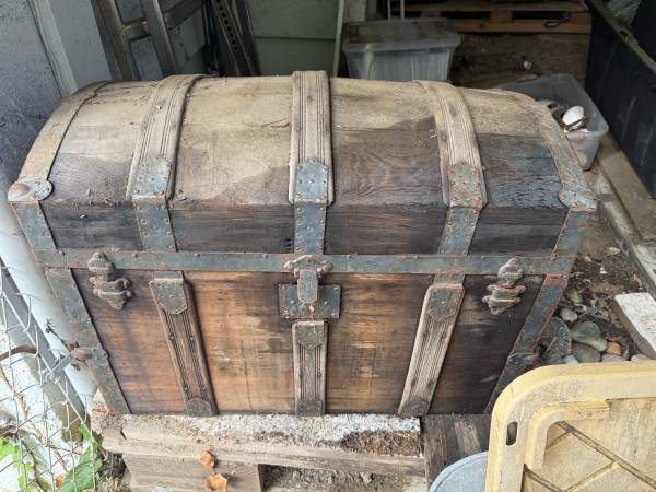 Old Trunk needs TLC. 1