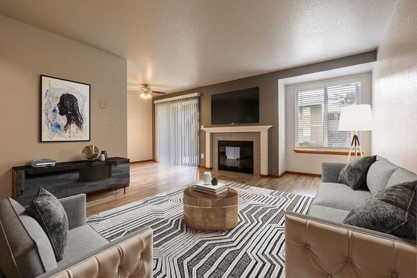 $1,775 / 2br - 950ft2 - New Upgrades, Coffee Bar, Seasonal Pool, In Unit Laundry63808131253121120