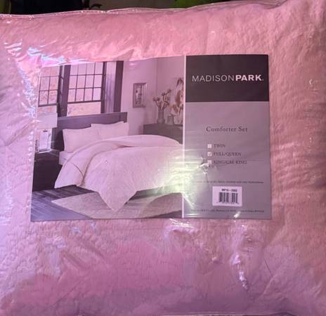New 3 piece comforter set 1