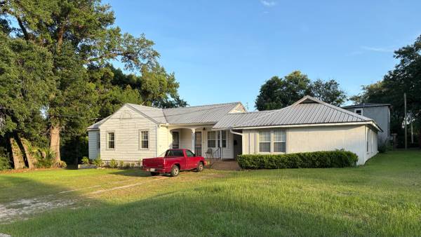 $1,250 / 2br - 2 Bedroom/1 Bath Furnished Apartment includes ALL (excluding Electric) (Marianna)63924682076930122