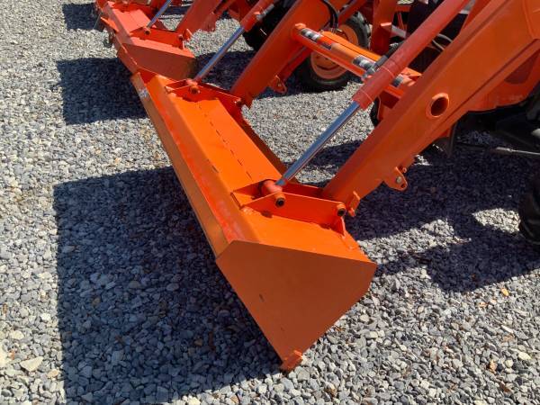 Kubota L3301 - 4x4 con cargador - $18,900 (Vincent)63440421434115121