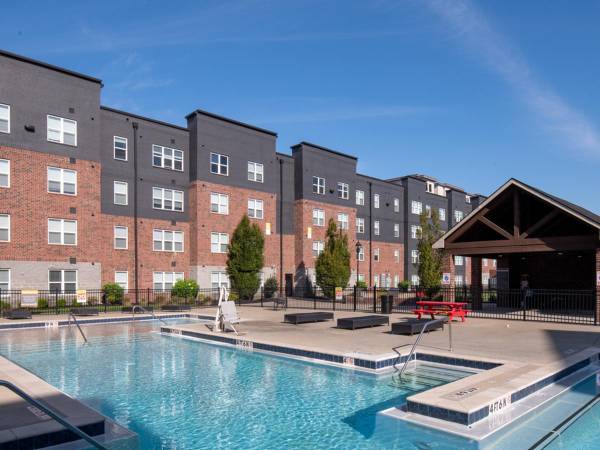 $1,135 / 1hab - 515ft2 - Garaje privado, camina a Kroger, Planet Fitness y más! (Louisville, KY)64008828003330123