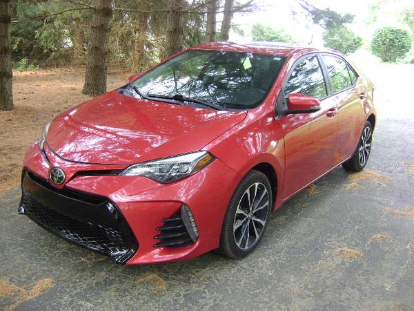 2017 Toyota Corolla SE POWER SUNROOF ONLY 48000 Miles - $13,900 (Trevor WI nearby Antioch IL)63618732857985120