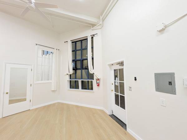 $2,100 / 553ft2 - Espacio de Oficina Premier en el Vibrante Distrito de Elmwood, Berkeley (berkeley)64190340574211121
