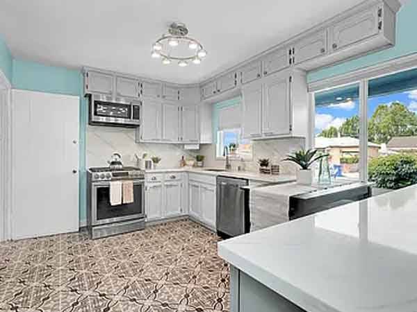 $900 / 2br - 824ft2 - **/**This adorable 2-bedroom, 1-bath home! (Hayward, CA)64045196455555123