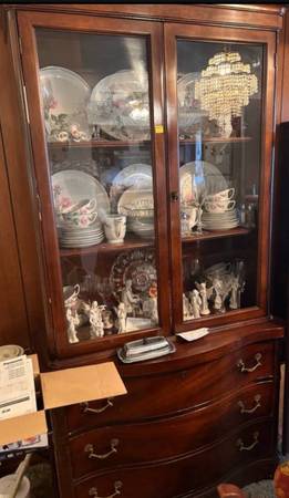Cabinet 1