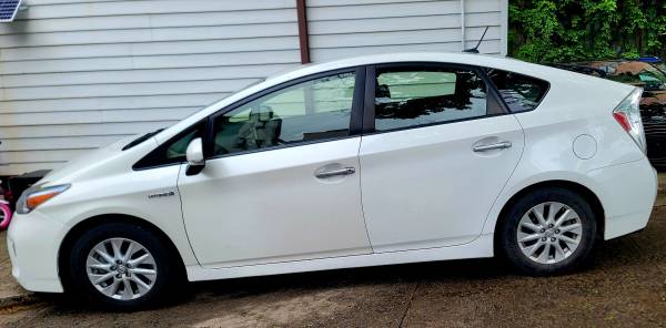 2013 Toyota Prius Plug-in (charge the car from the convinience of your home) - $7,500 (Brooklyn)63654722400643121