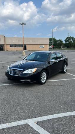 2014 Chrysler 200 limited low miles - $4,600 (Taylor)63470236156289122