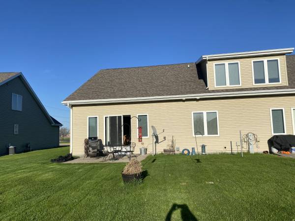 $2,000 / 3br - 2200ft2 - Large Duplex near Appleton North63845968985217123