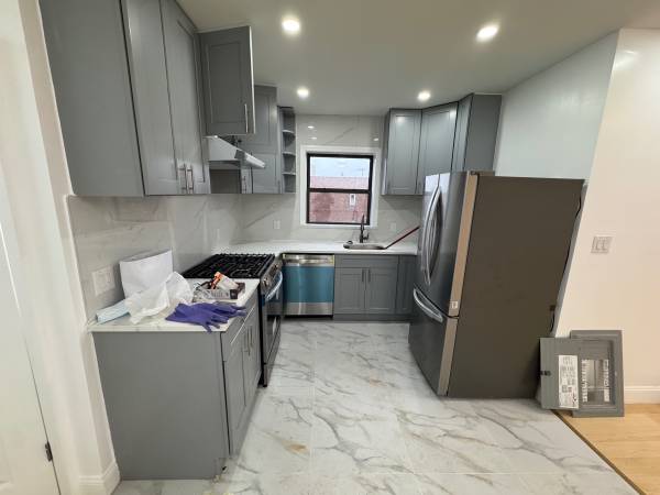 House 3 bedrooms 2 baths fully renovated modern kitchen and balcony 1